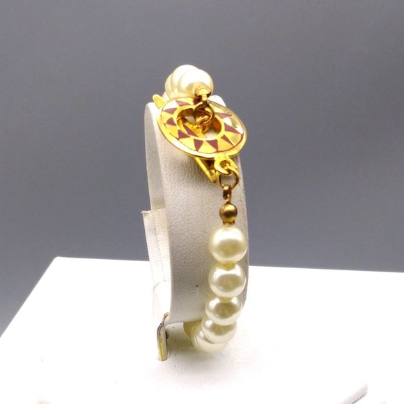 Vintage Faux Pearl Strand Bracelet with Offset Compass Rose Toggle Clasp - Picture 2 of 4